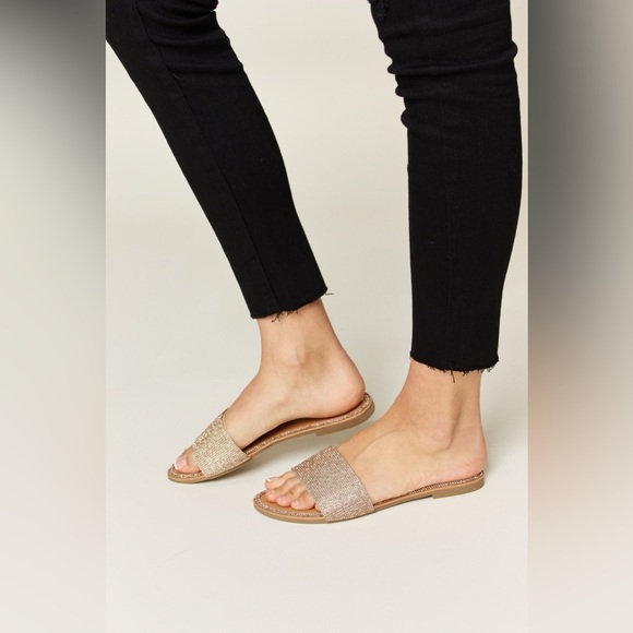 WILD DIVA Rhinestone Open Toe Flat Sandals - Picture 4 of 6